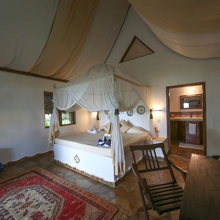 Kinasi Lodge Utende Екстериор снимка