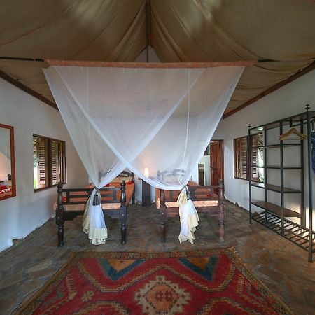 Kinasi Lodge Utende Екстериор снимка