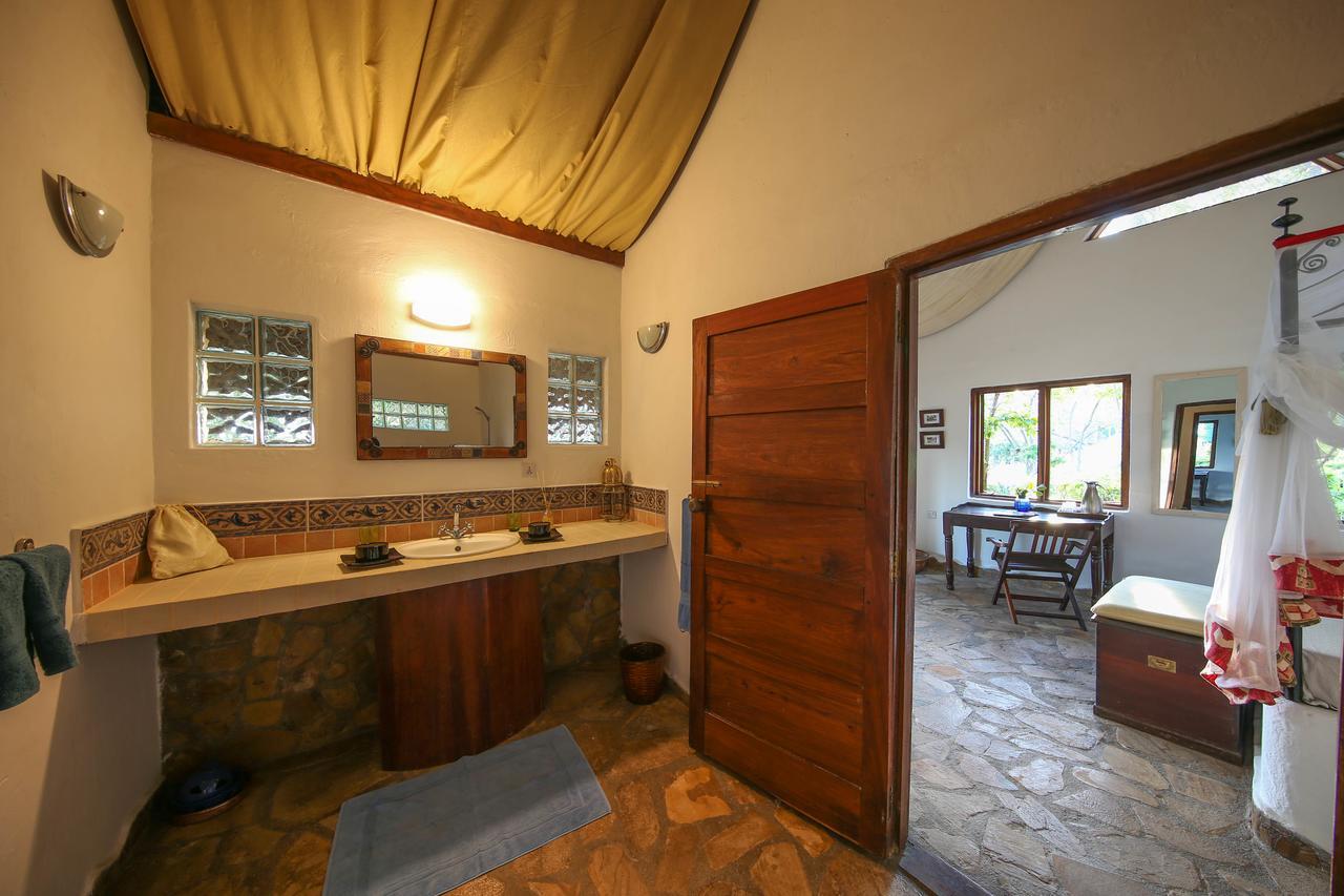 Kinasi Lodge Utende Екстериор снимка