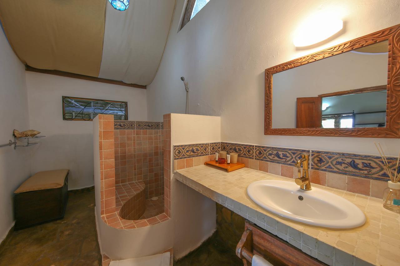 Kinasi Lodge Utende Екстериор снимка